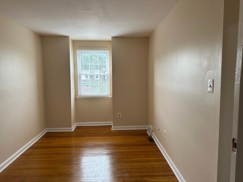 Building Photo - 145 Sutcliffe Ln