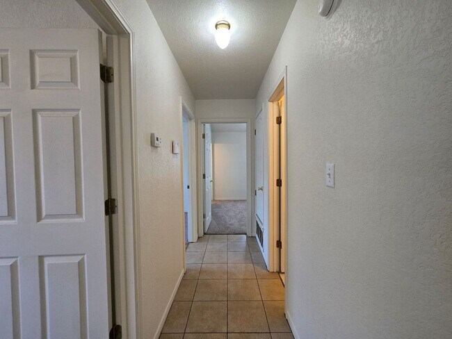 Building Photo - 3906 Hitchrock Dr