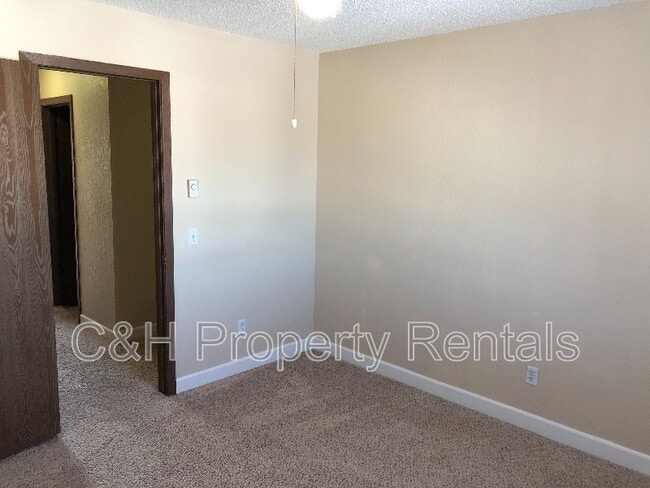 Building Photo - 622 Oakmont Rd