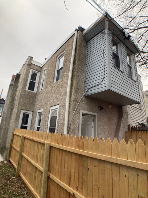Building Photo - 758 N DeKalb St