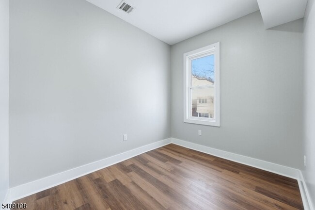 Building Photo - 913 S 18th St