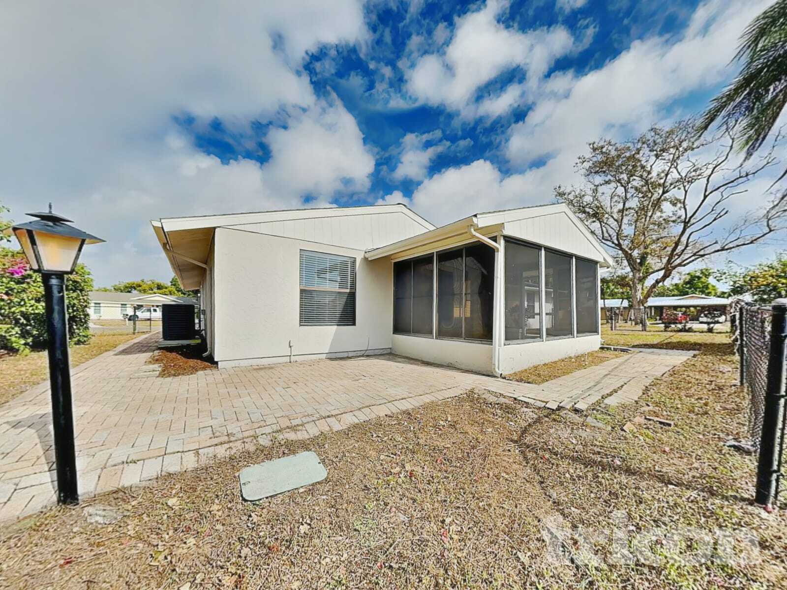 Building Photo - 6101 37th Ave W