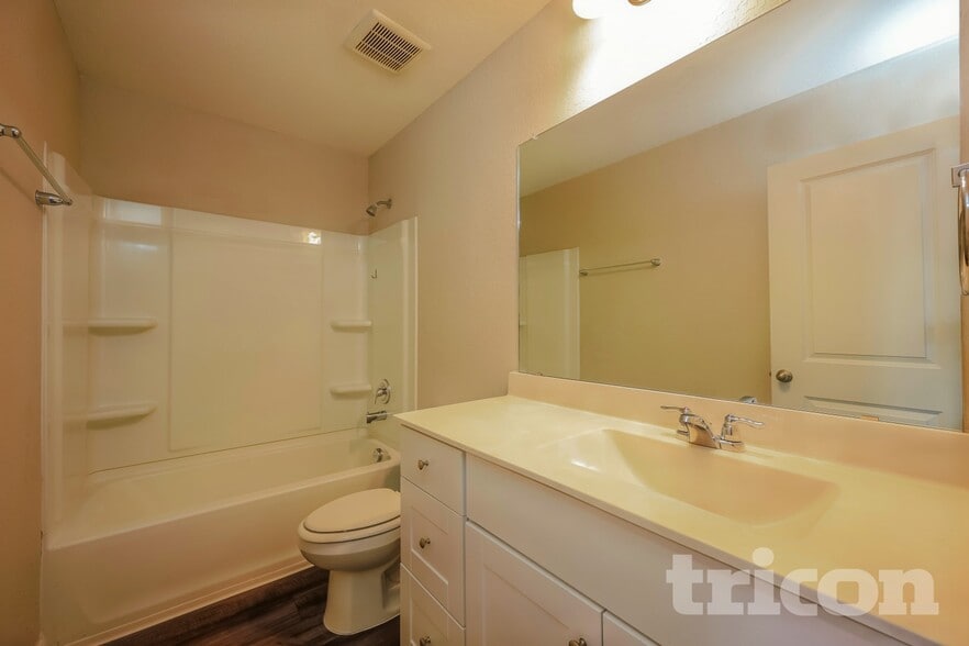 Building Photo - 14338 Palm Ridge