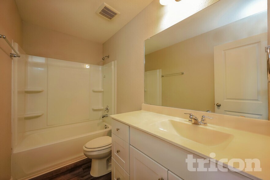 Building Photo - 14609 Maple Ter