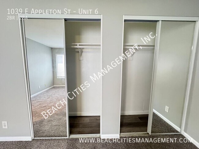 Building Photo - 1039 E Appleton St