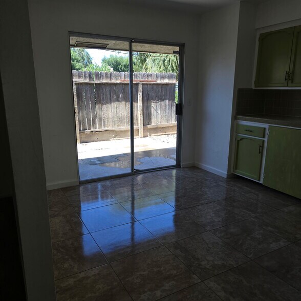 Building Photo - 3111 W Caldwell Ave