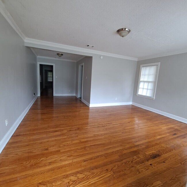 Building Photo - 108 N Greer St