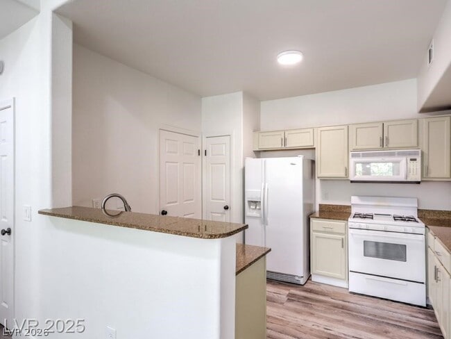 Building Photo - 10001 Peace Way