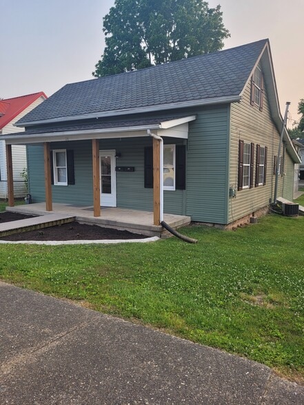 Front - 24 Wilson St