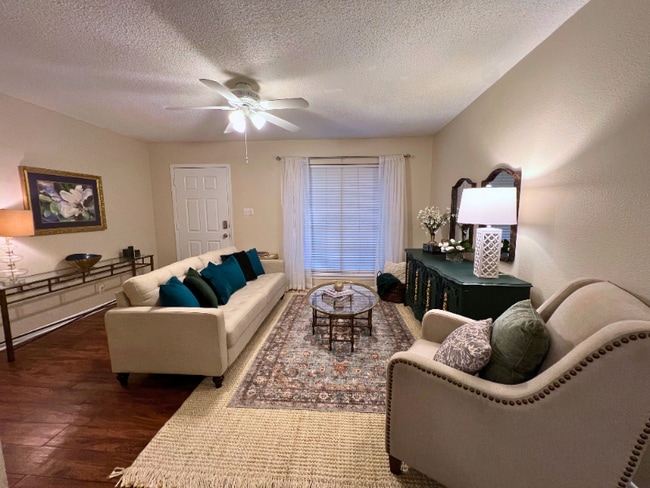 Building Photo - 604 Meadow Lark Ave