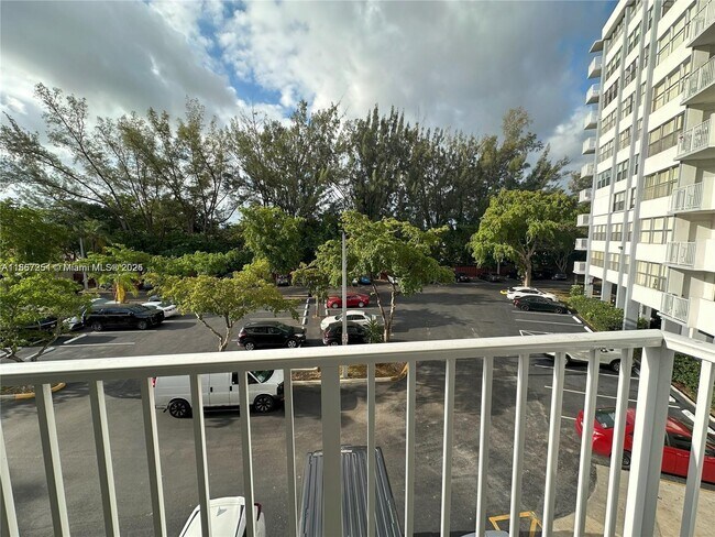 Building Photo - 1300 NE Miami Gardens Dr