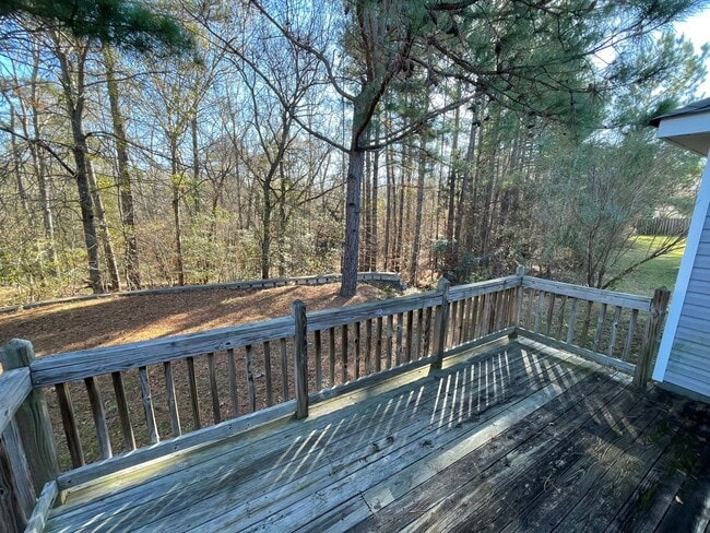 Building Photo - 612 Lory Ln