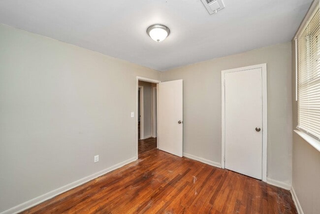 Building Photo - Don’t Miss This Beautifully Renovated Home...