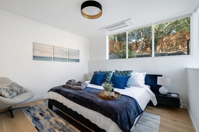 Building Photo - 5300 NE 67th St