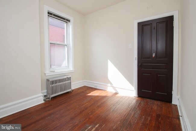 Building Photo - 832 Mercer St