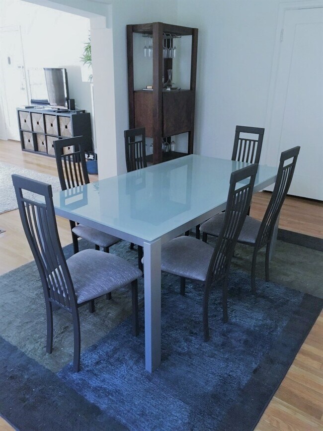 Building Photo - 464 N Orange Grove Ave