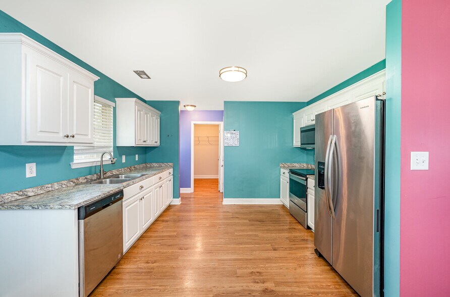 Building Photo - 3200 Silver Fox Cir