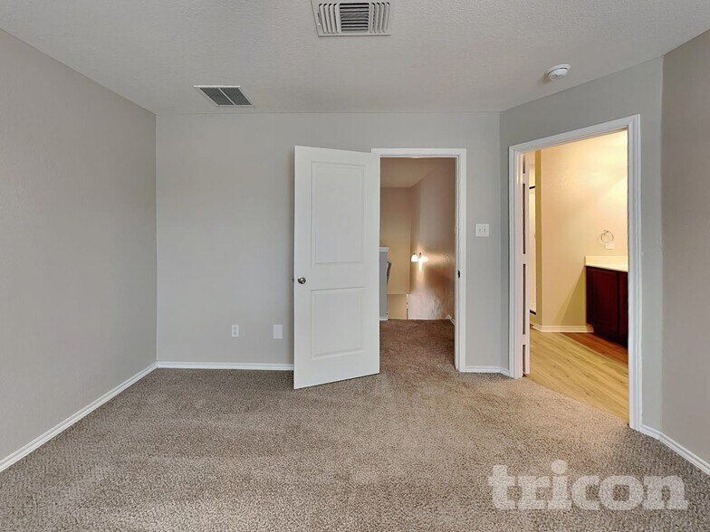Building Photo - 2310 Cats Paw View