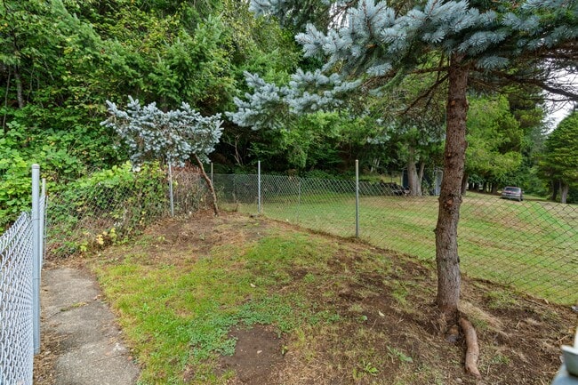 Building Photo - 502 E Ferndale Ave