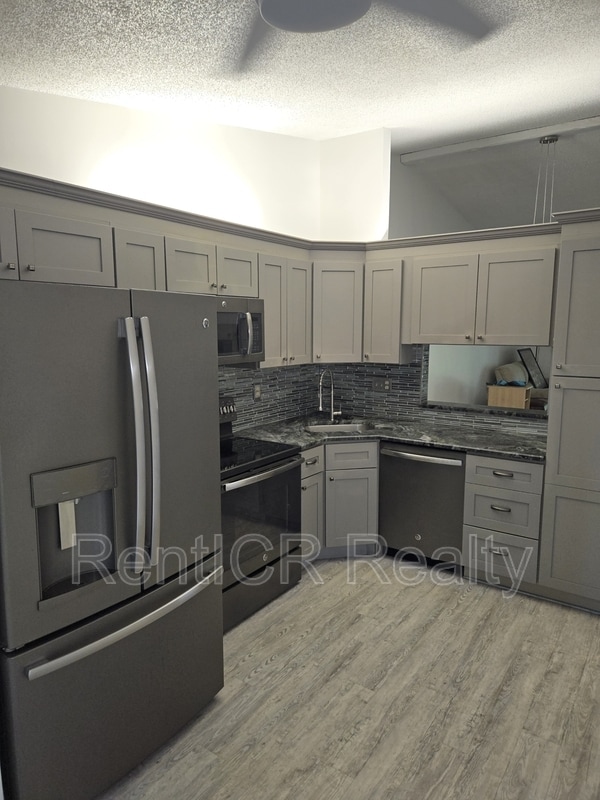 Building Photo - 2686 Pine Ridge Way S