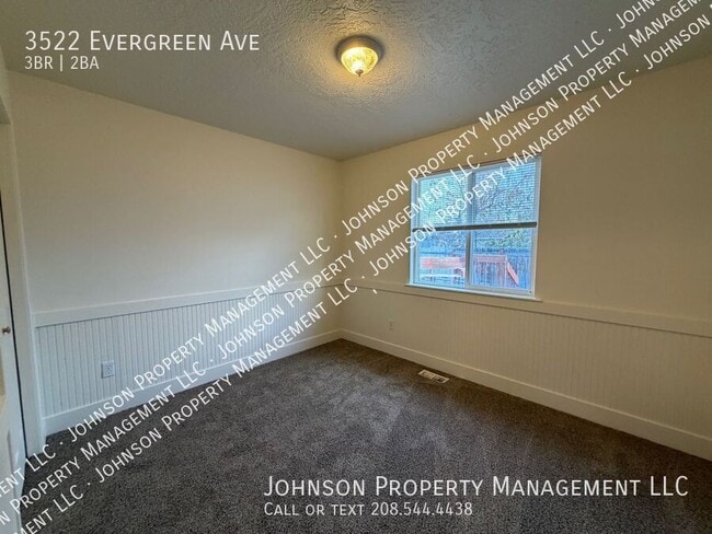 Building Photo - 3522 Evergreen Ave
