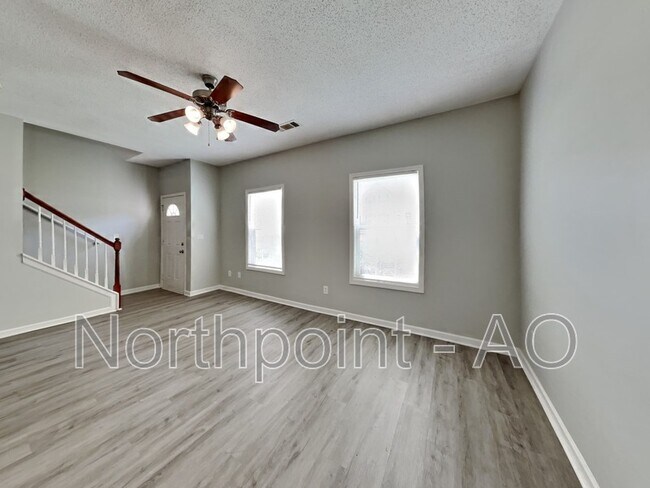 Building Photo - 8616 Thomas Ln