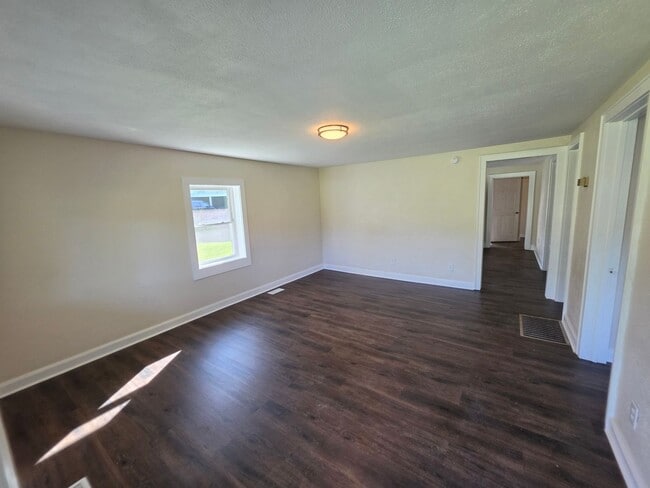 Building Photo - 1601 Chinquapin Grove Rd