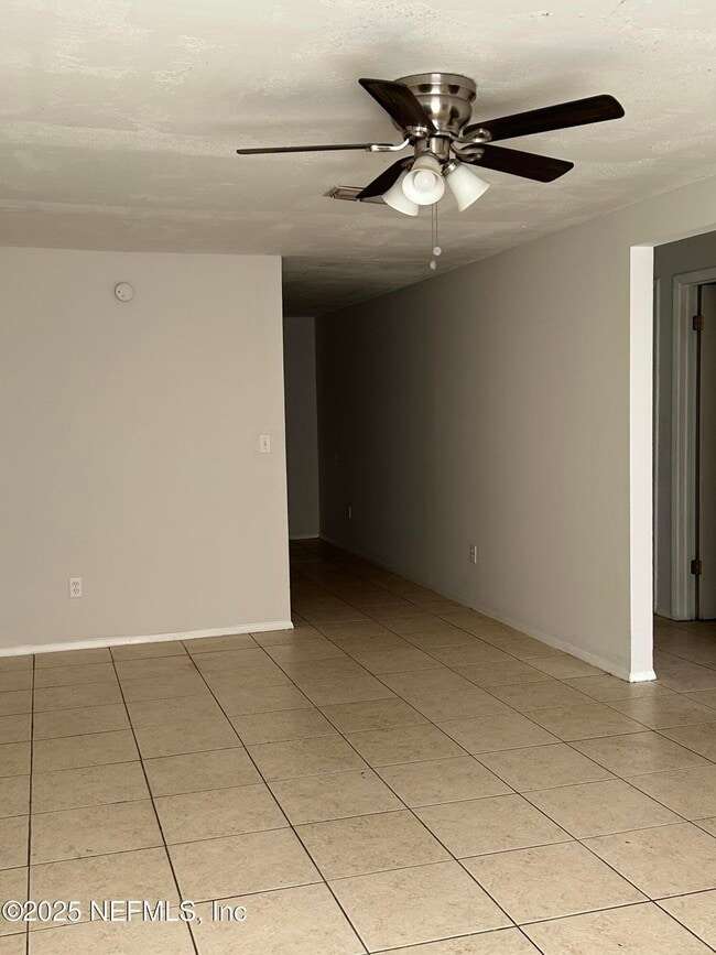 Building Photo - 2678 Sunrise Village Dr