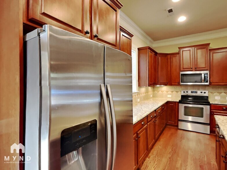 Building Photo - 807 Herrin Ave