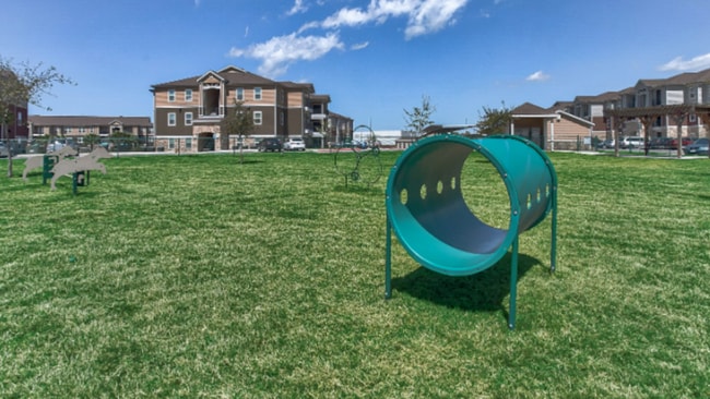 Building Photo - 7938 City Base Landing