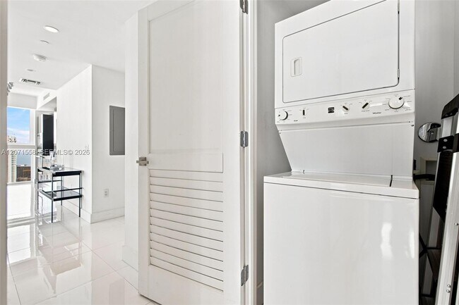 Building Photo - 1080 Brickell Ave