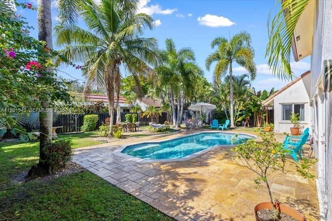 Building Photo - 2560 Bass Way