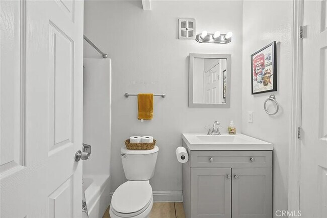 Building Photo - 7924 Woodman Ave