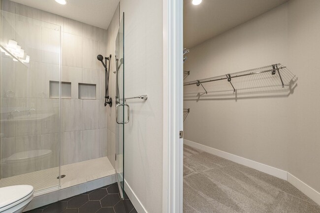 Building Photo - Charming 3-Bedroom, with Office and 2 Bath...