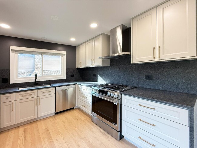 Building Photo - 3103 N Wilshire Ln