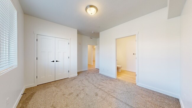 Building Photo - 1108 W 250 S