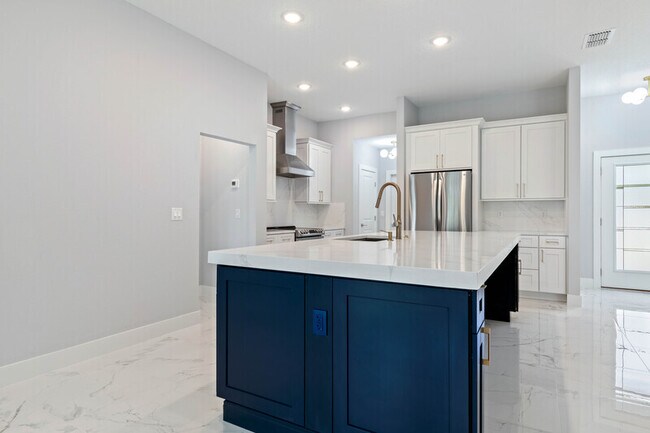 Building Photo - 4 Karl Ct