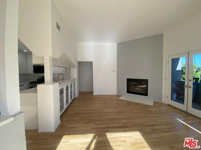 Building Photo - 2207 Brenta Pl