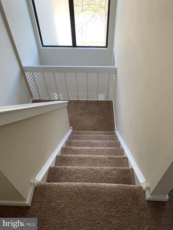 Building Photo - 468 Lynetree Dr