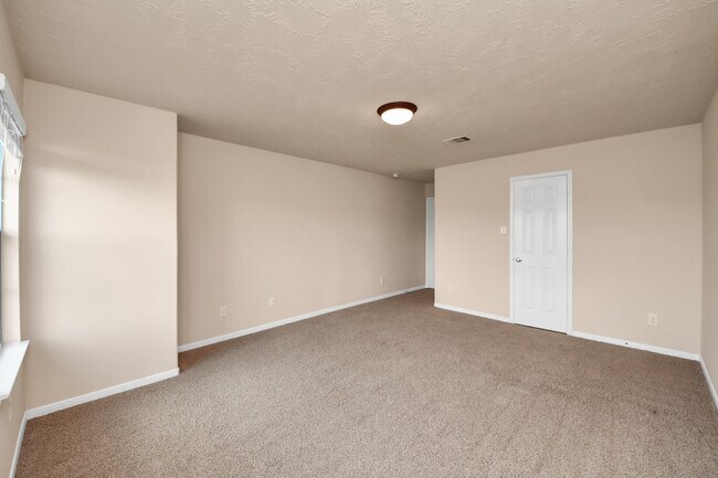 Building Photo - 14311 Lakepointe Bend Ln
