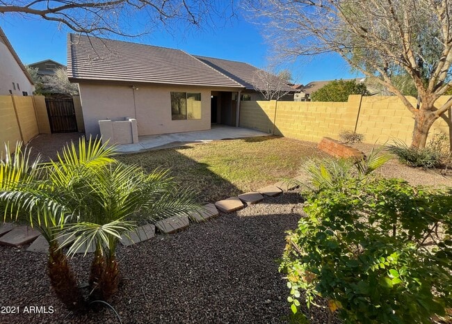 Building Photo - 2250 E Deer Valley Dr