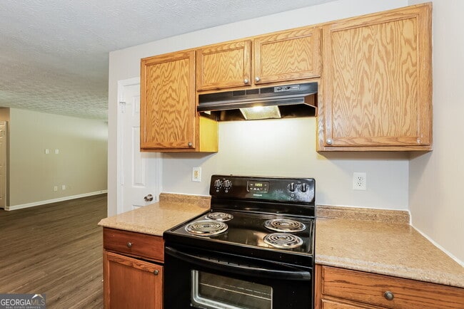 Building Photo - 6125 Pineneedle Dr SW