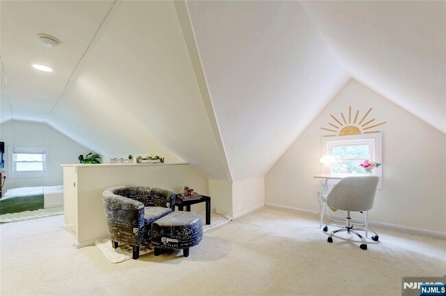 Building Photo - 145 Arch St