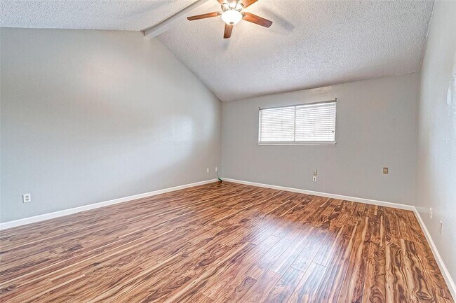 Building Photo - 7983 Kendalia Dr