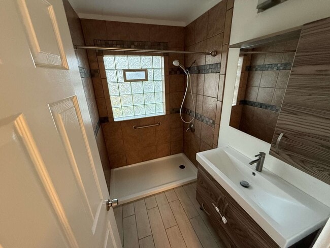 Building Photo - 216 Rippling Ln