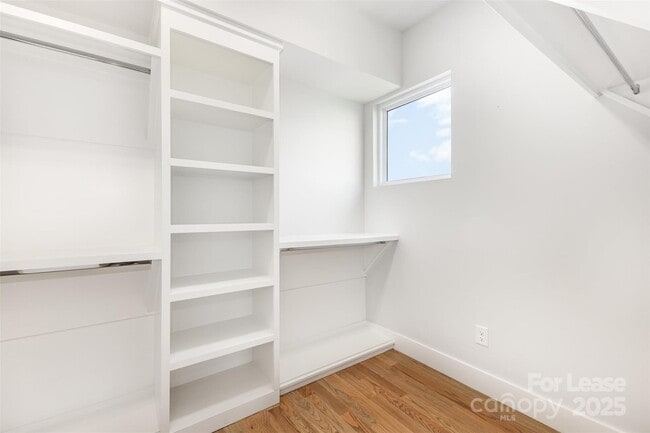 Building Photo - 2523 Irwin Strm Rd