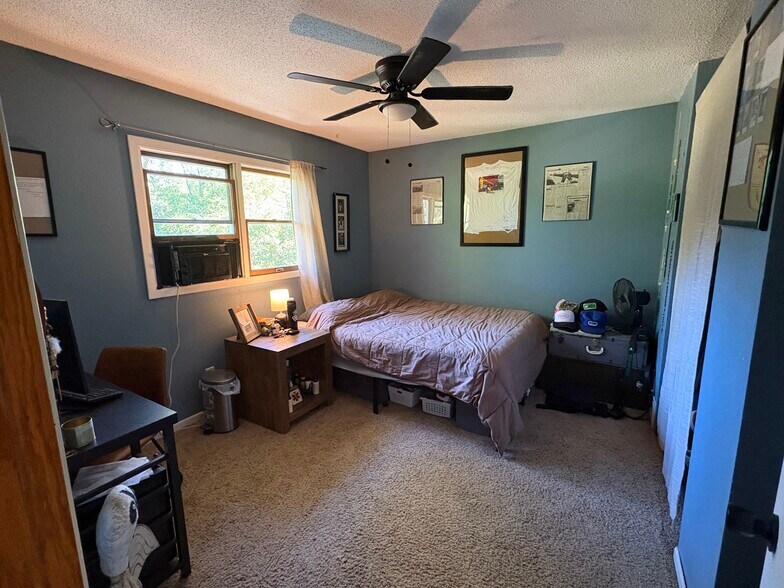 Second bedroom - 2916 Youngdale Ave