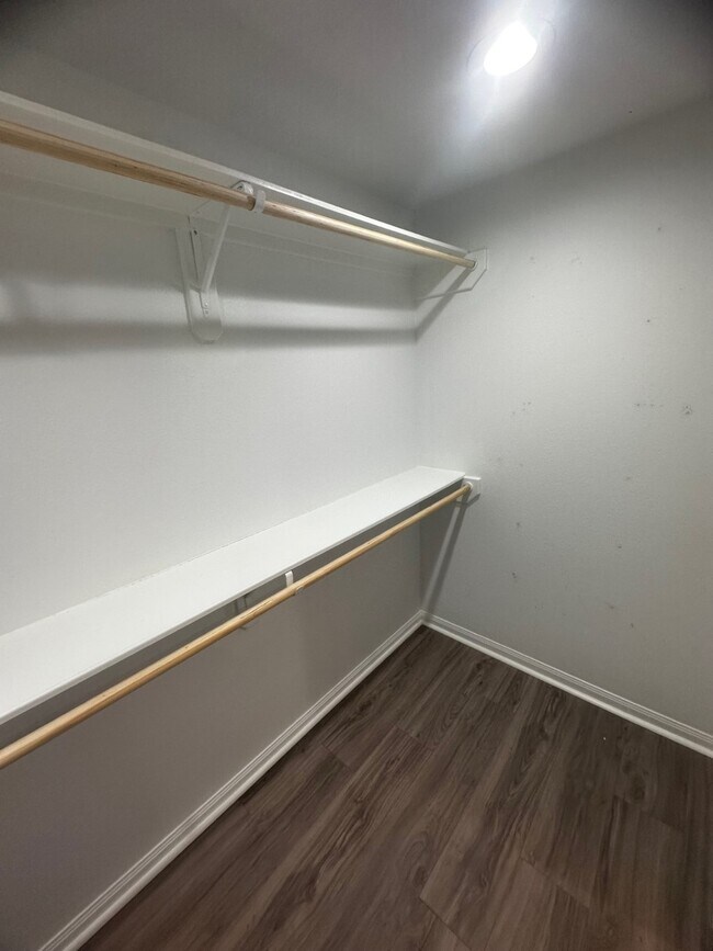 Building Photo - 1572 E Pine Lake Cir