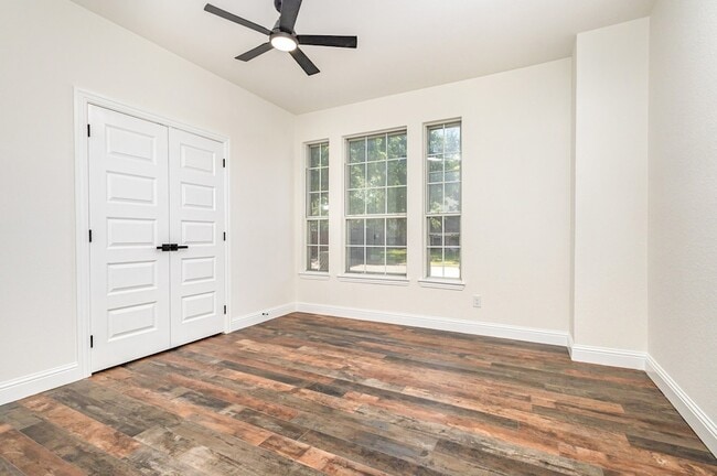 Building Photo - 4610 Clay Dr