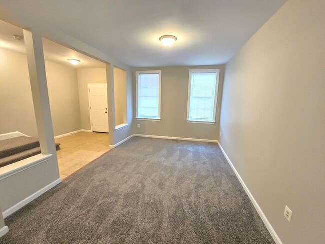 Building Photo - 4 Bedroom Home